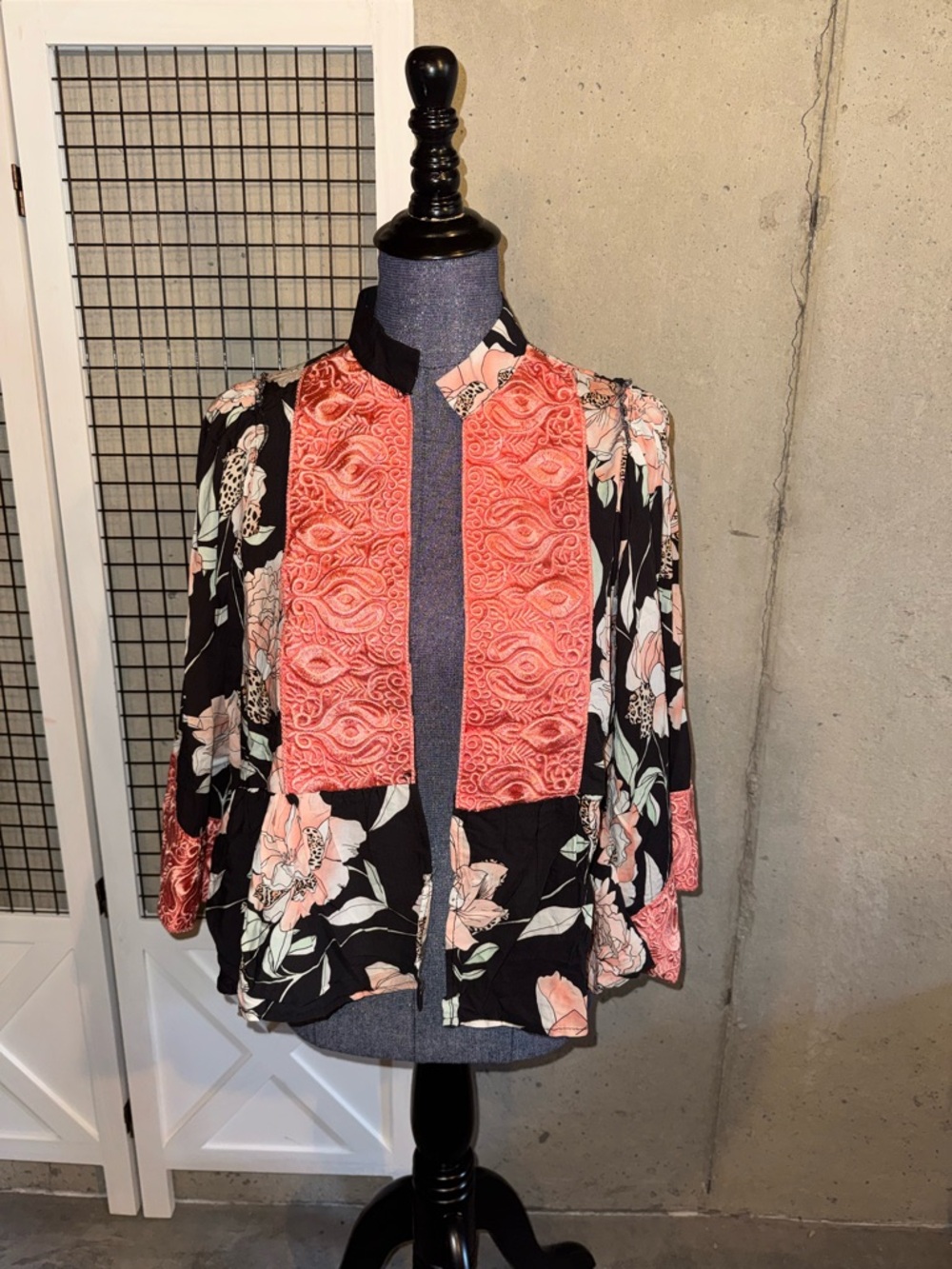 JAASE NWOT Women's Black Coral Peony Print Embroidered Kimono